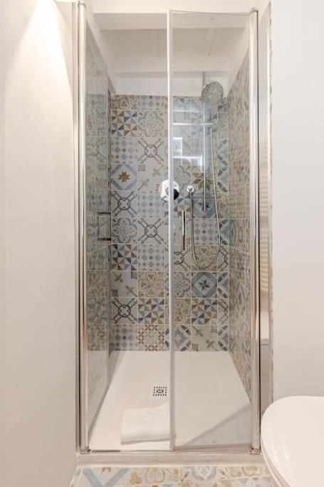 Amazing First Floor In Piazza Santa Croce Apartment